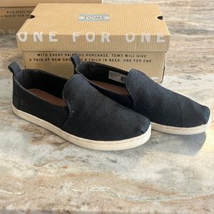 Toms black canvas slip on shoes